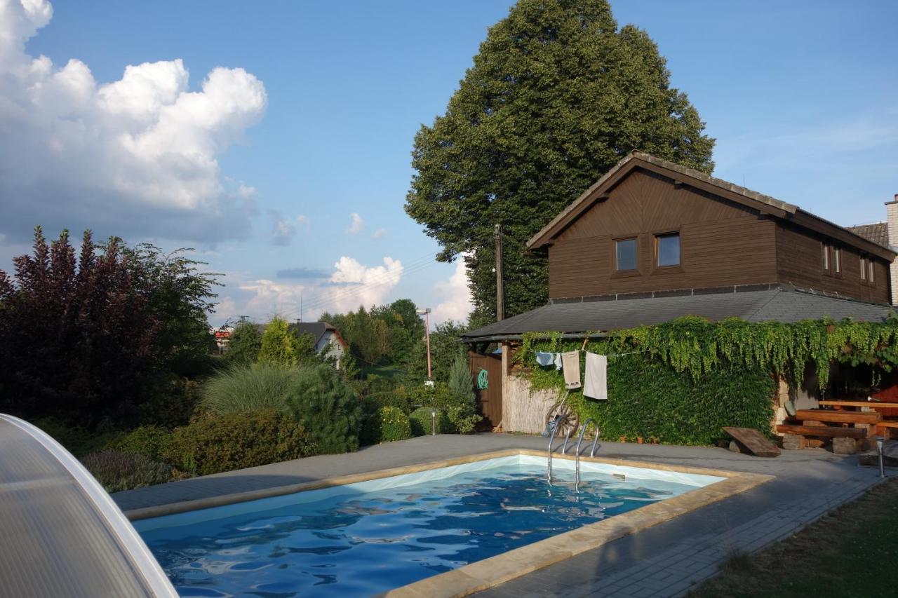Pod Lipou Hotel Dolni Brusnice Exterior photo