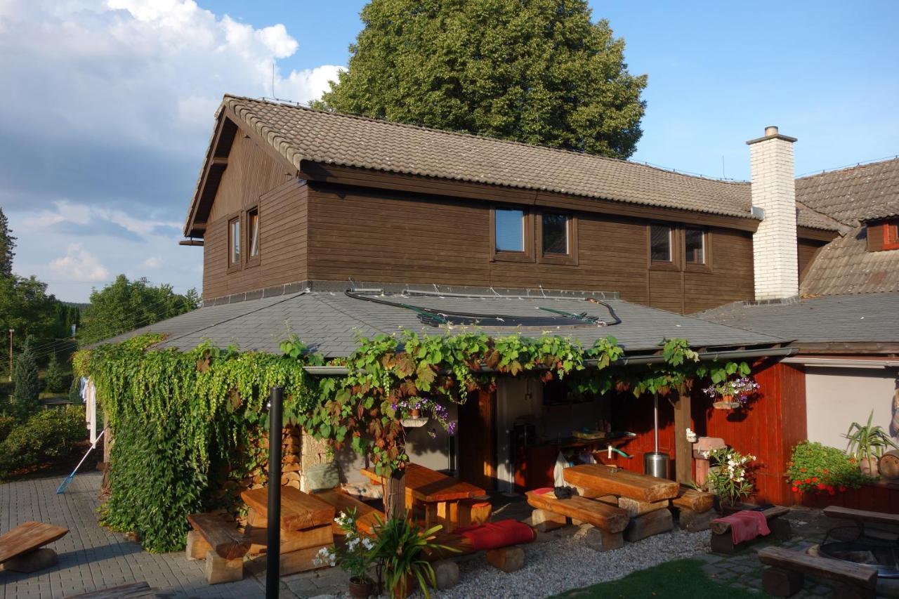 Pod Lipou Hotel Dolni Brusnice Exterior photo