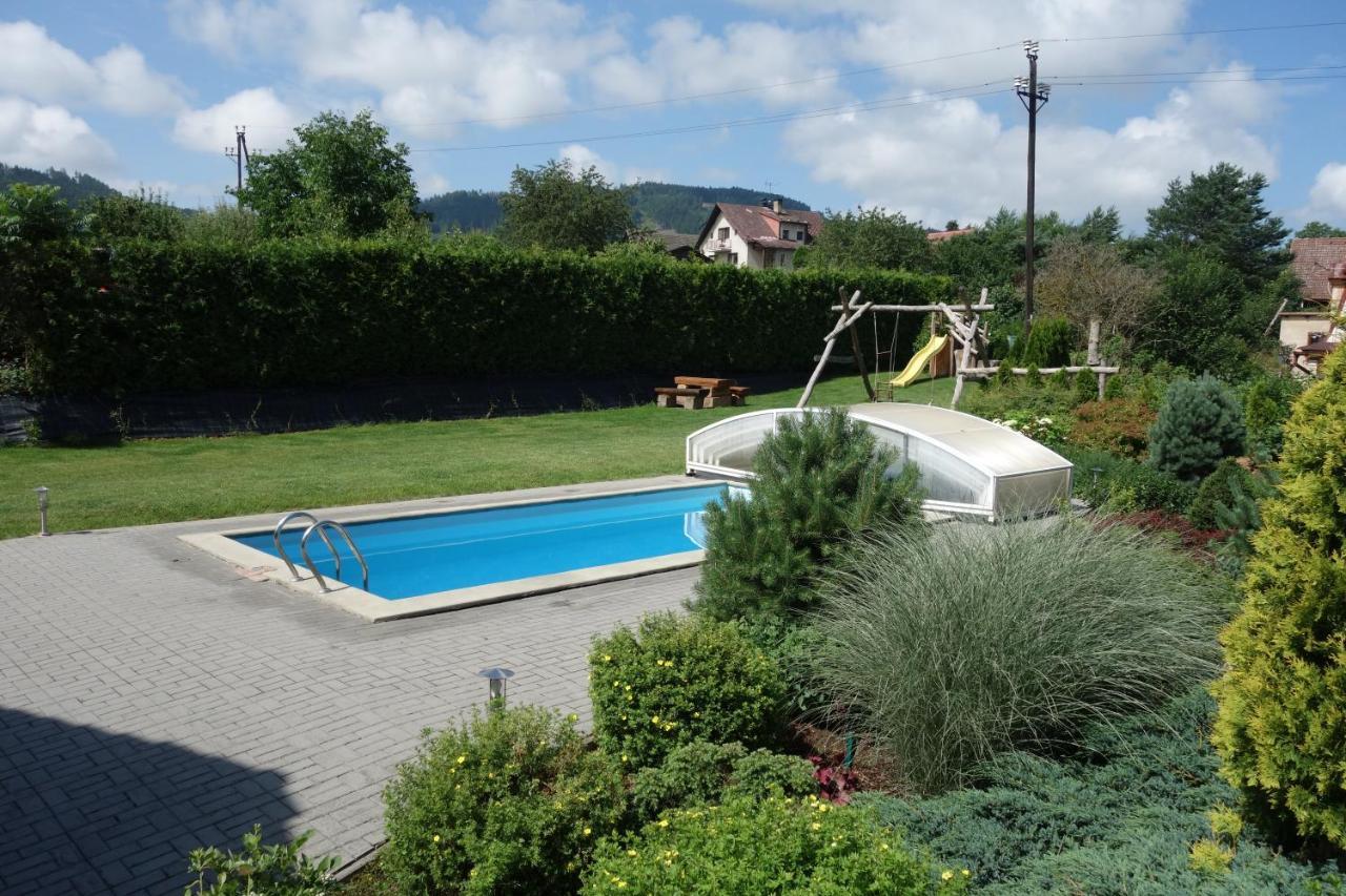 Pod Lipou Hotel Dolni Brusnice Exterior photo